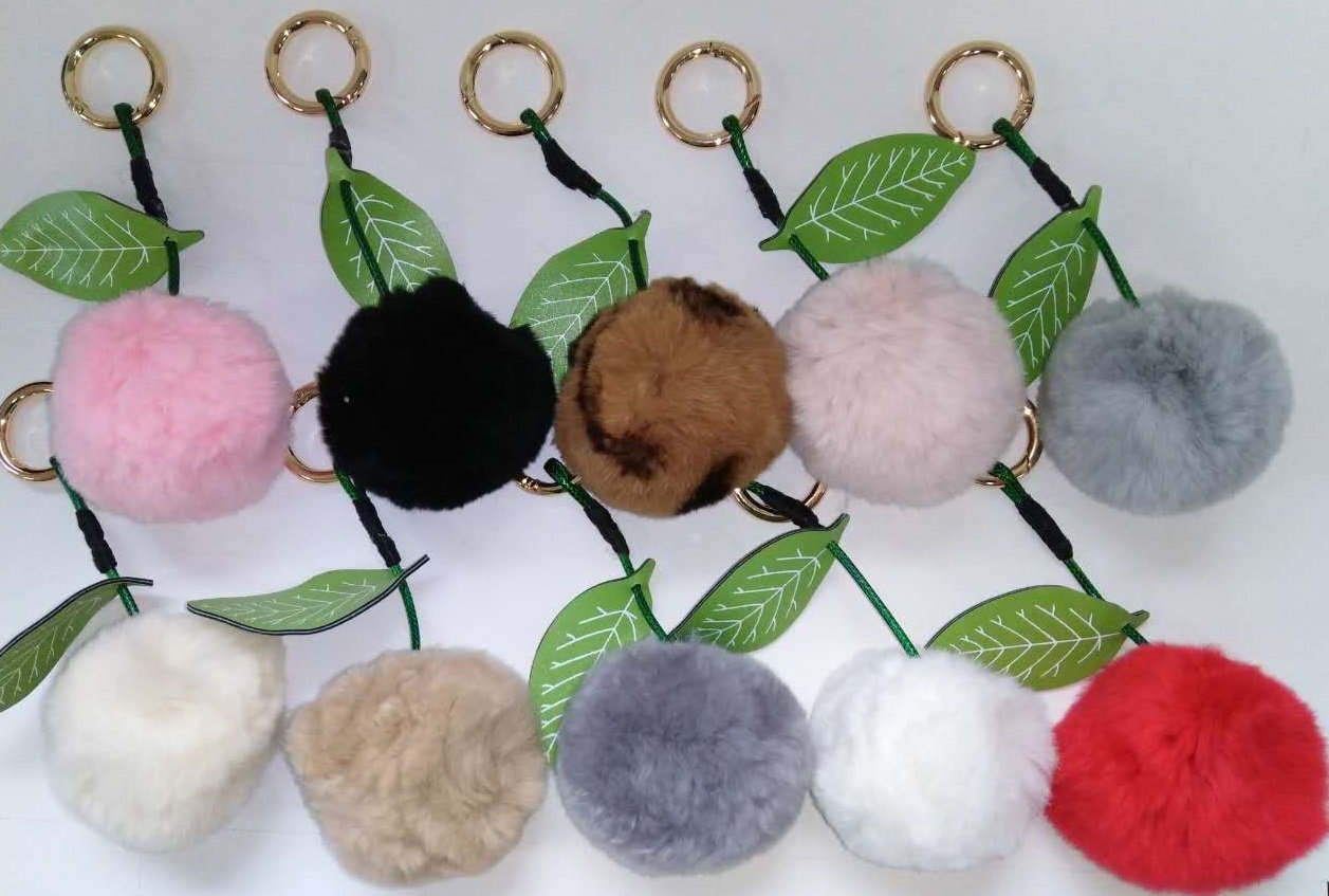 Fur Ball Pendant 1pk